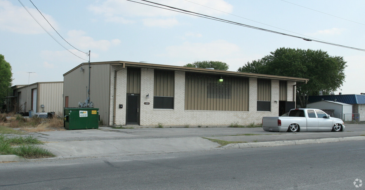9202 Converse Business Ln, Converse, Texas 78109, ,Multi-use,Commercial Improved,9202 Converse Business Ln,3453465